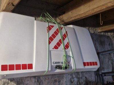 Úložný box na zadní stěnu karavanu Thule