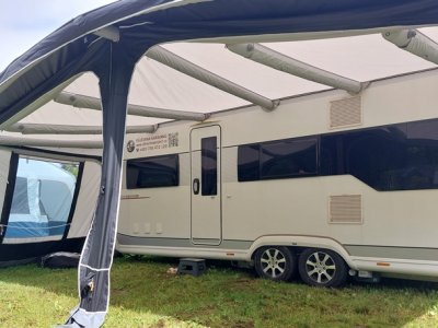 Hobby 650 UKFE Premium – Luxusní rodinný obytný palác pro 6 osob
