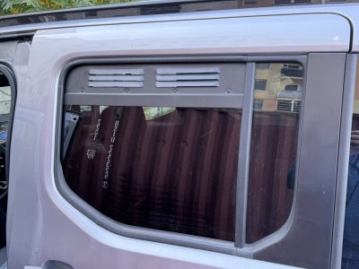 Vetracie mriežky do okien pre auto: Toyota Proace City/Peugeot Rifter/Citröen Berlingo/Opel Combo